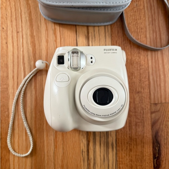 Instax Mini 7s w/ case - Picture 3 of 6